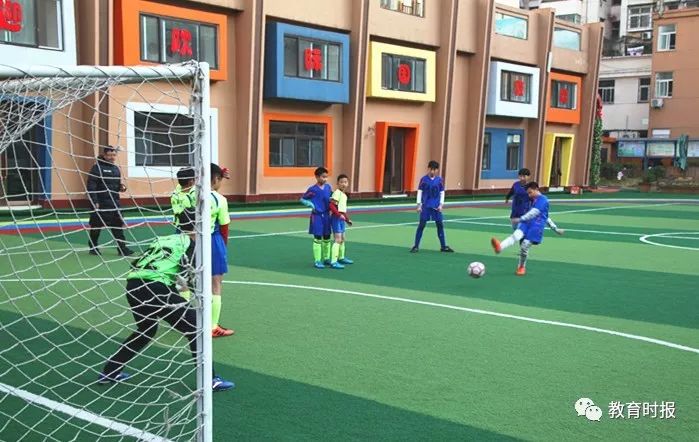 Hey，哈敦！你为学生努力的样子真美