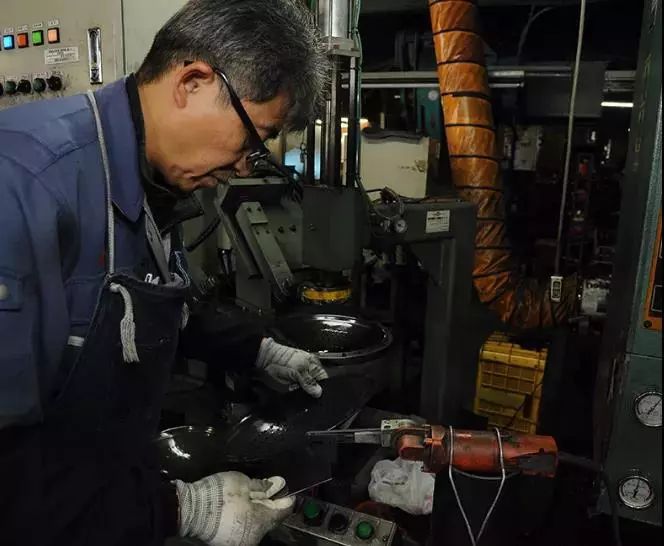 新买的锅有毒吗,新买饭桌有毒吗