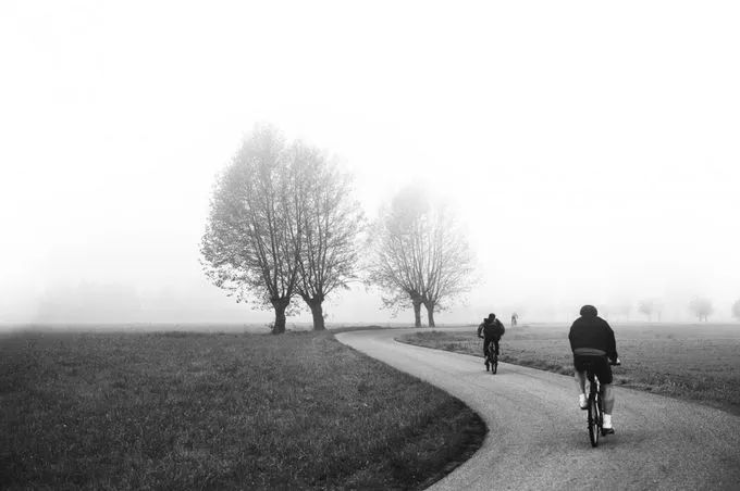 每次这么出去骑车，你不尴尬么？！