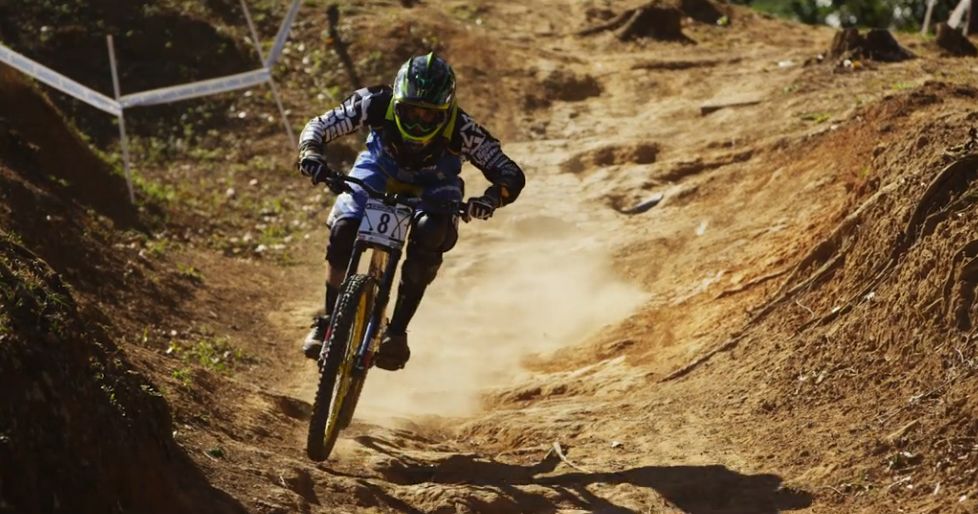 每次这么出去骑车，你不尴尬么？！