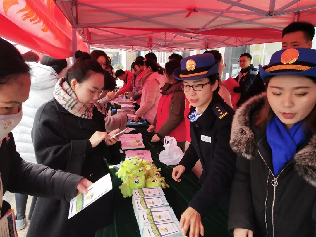 弘扬雷锋精神践行志愿服务,学雷锋志愿服务助力红色精神传承
