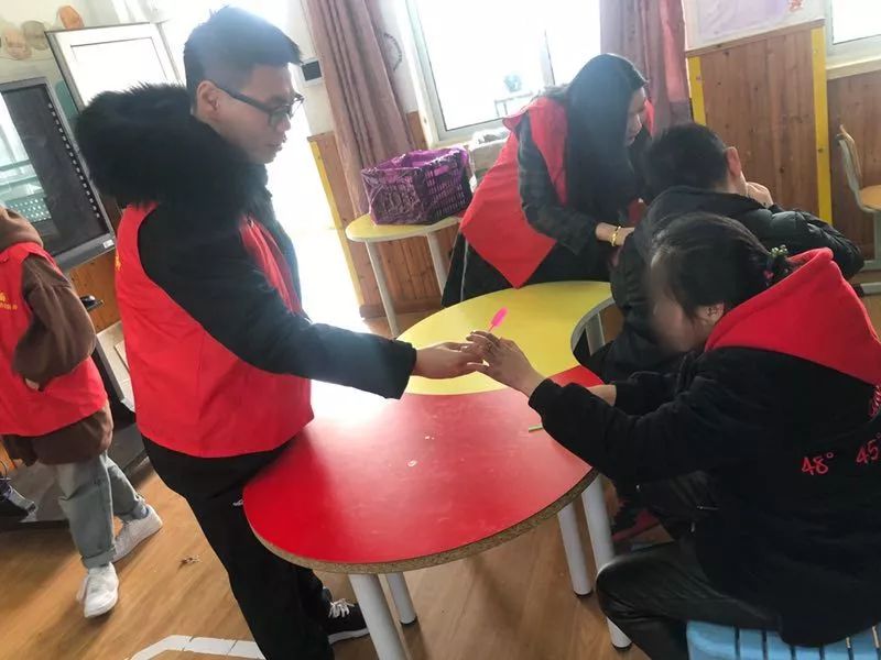 弘扬雷锋精神践行志愿服务,学雷锋志愿服务助力红色精神传承