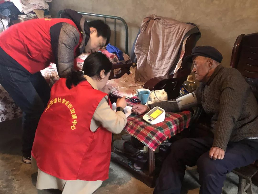 弘扬雷锋精神践行志愿服务,学雷锋志愿服务助力红色精神传承