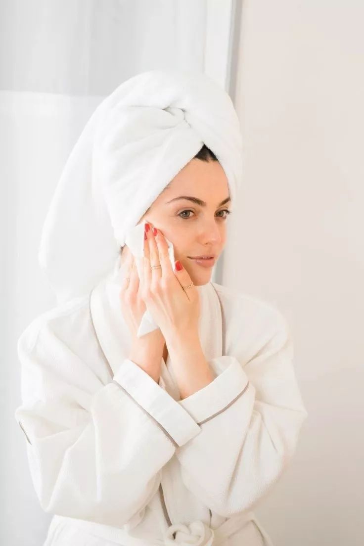 换季皮肤变得敏感有点长痘,换季肌肤敏感长痘