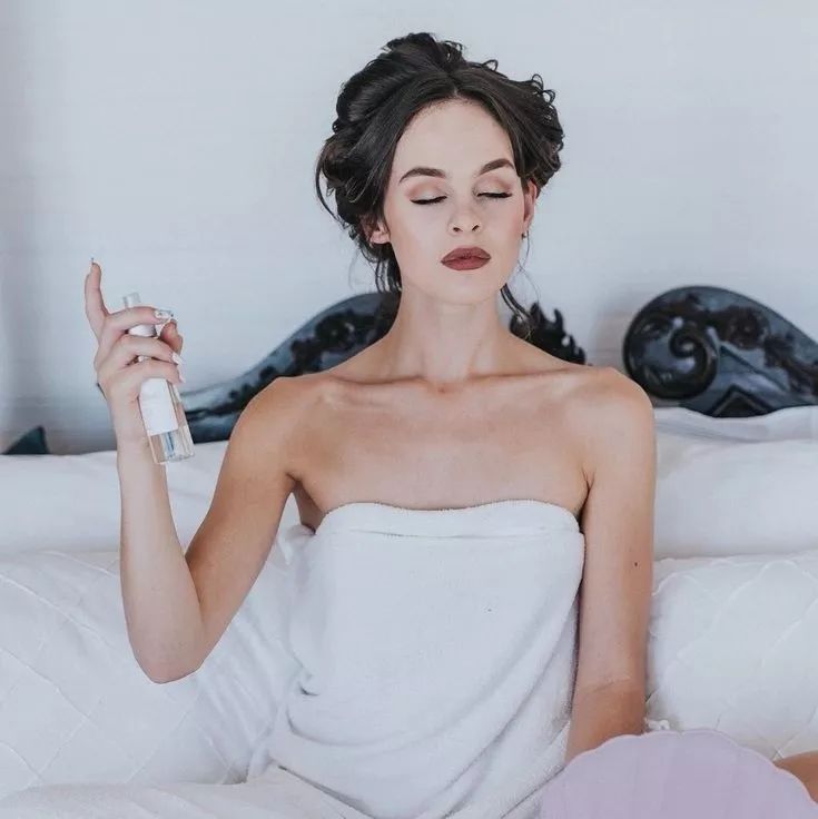 换季皮肤变得敏感有点长痘,换季肌肤敏感长痘