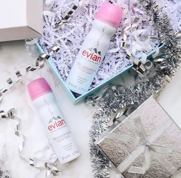 换季皮肤变得敏感有点长痘,换季肌肤敏感长痘