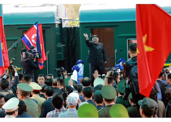 锐参考|今天凌晨3点,平壤火车站内灯火通明