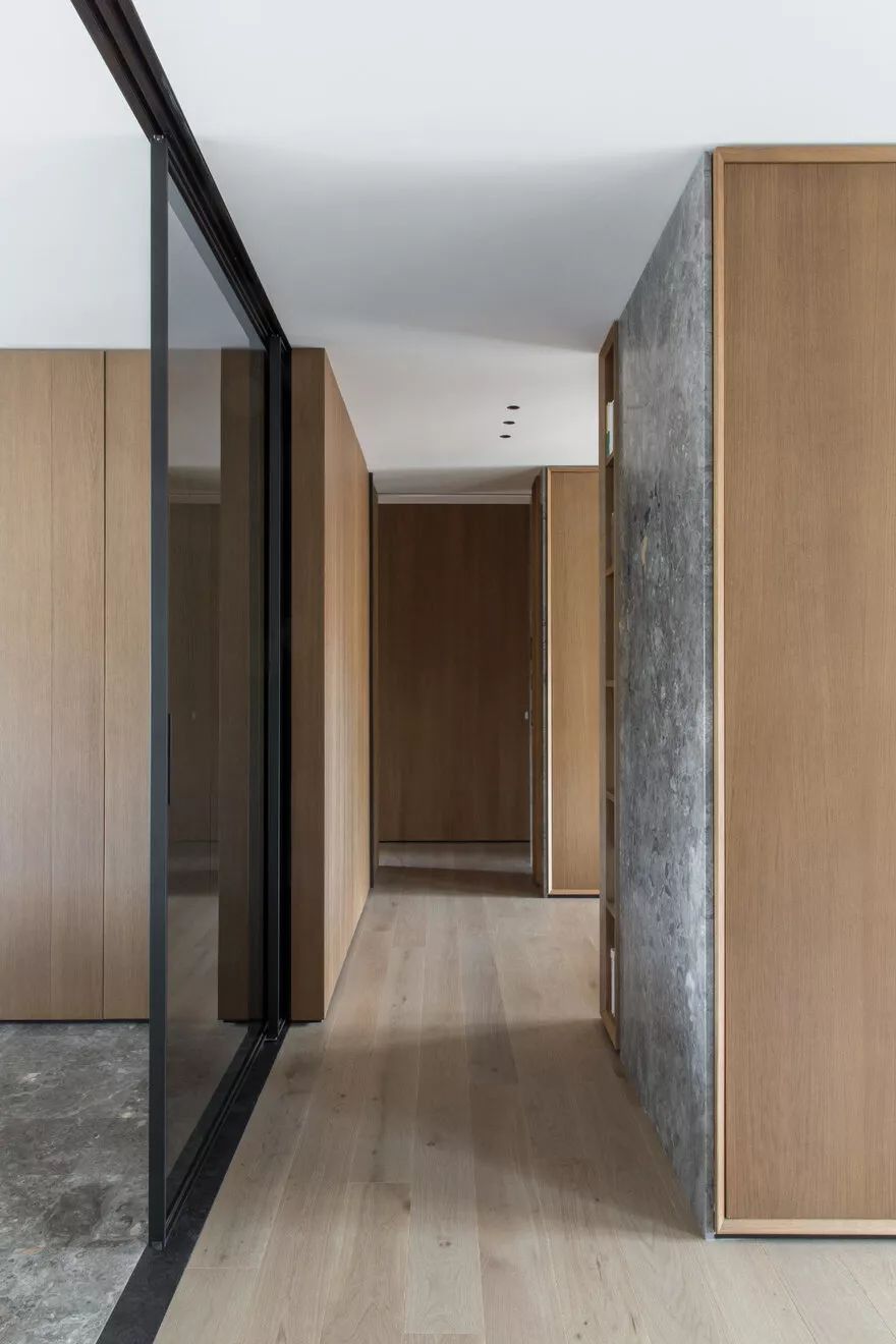 看看他家是怎么处理厨房和客厅关系的。意大利巴勒莫140㎡老房改造