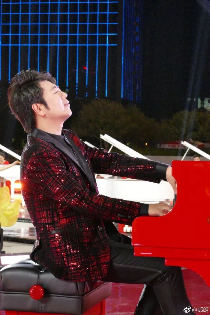 郎朗之前手受伤过吗,郎朗手有什么病