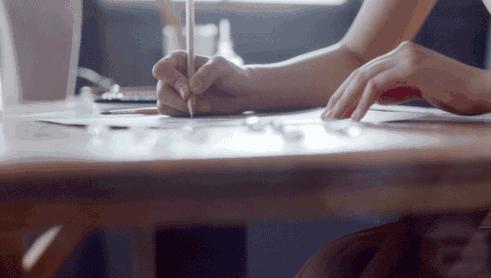 比起项链、耳环、戒指,女孩子更需要这个礼物|智黑智选