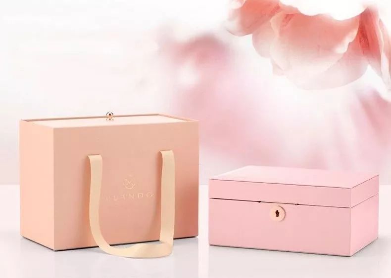 比起项链、耳环、戒指,女孩子更需要这个礼物|智黑智选