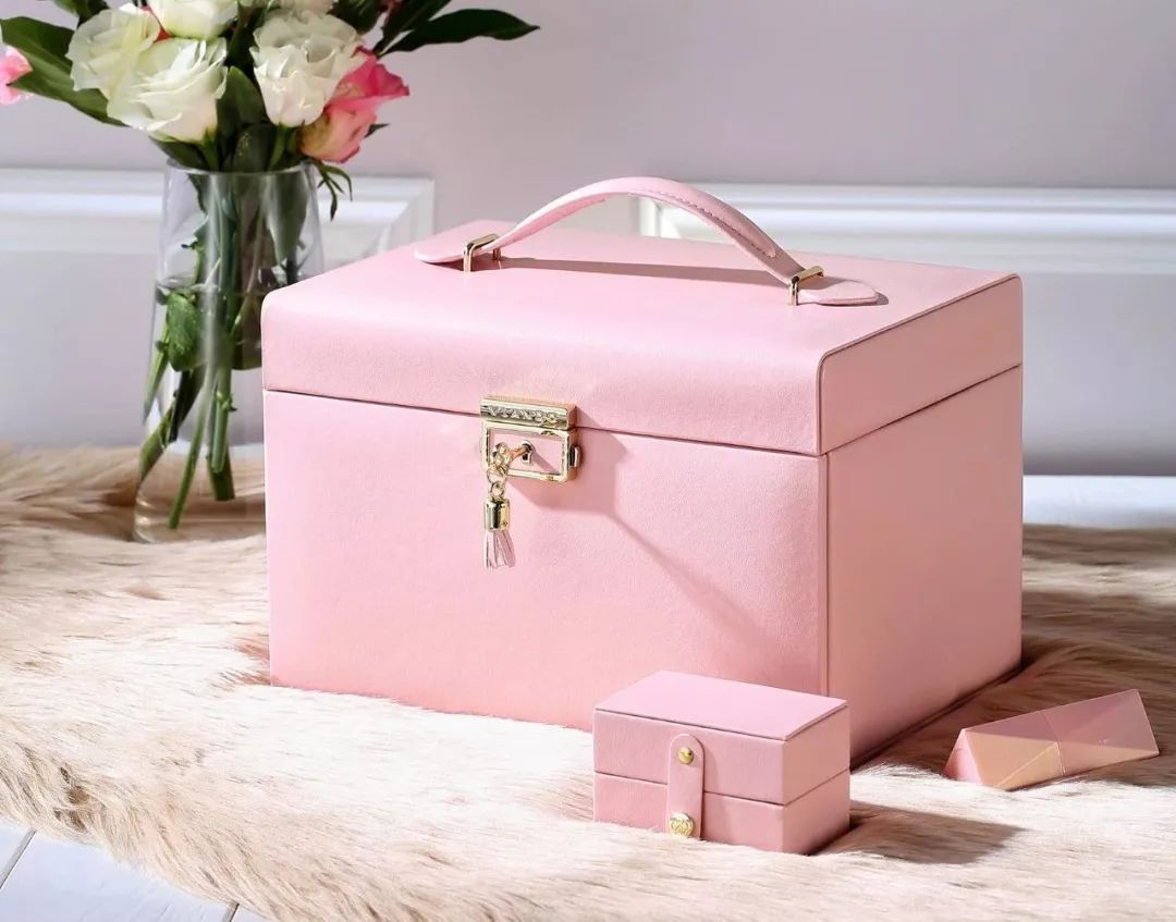 比起项链、耳环、戒指,女孩子更需要这个礼物|智黑智选