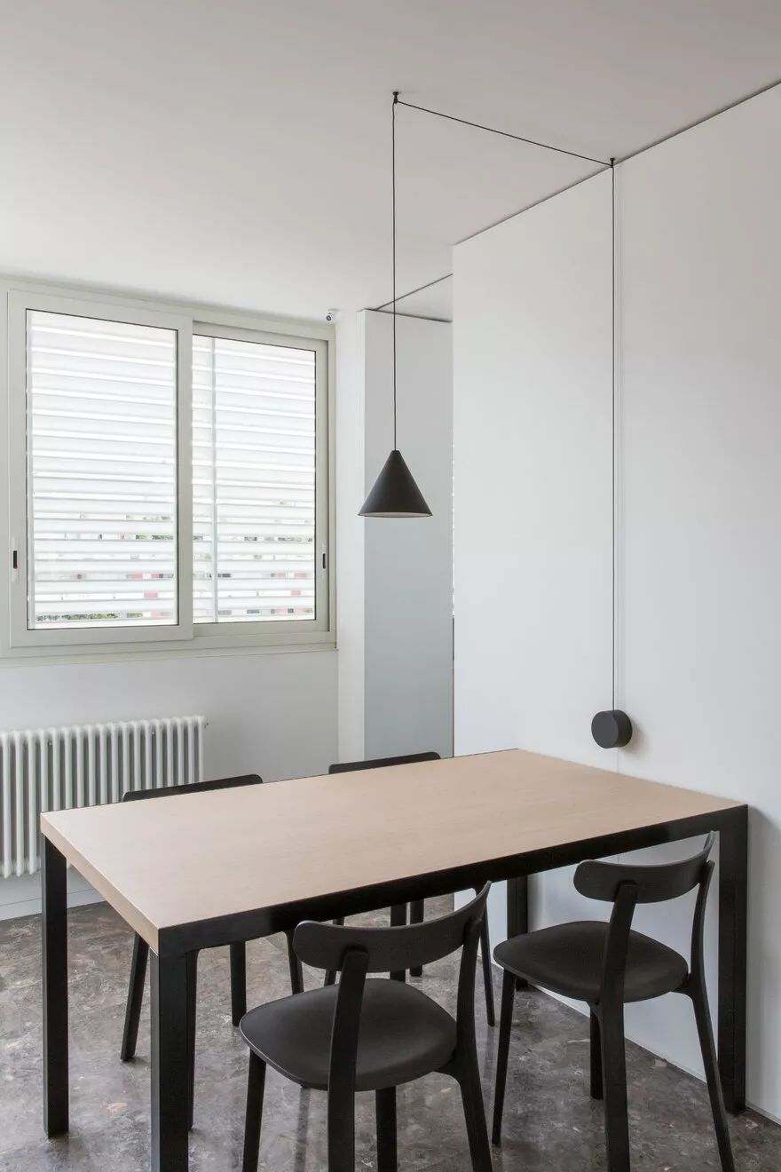 看看他家是怎么处理厨房和客厅关系的。意大利巴勒莫140㎡老房改造