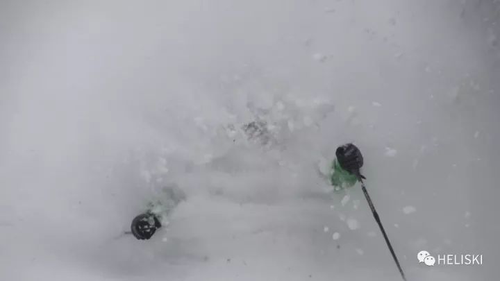 粉雪陡坡滑行技巧,可可托海粉雪滑行技巧