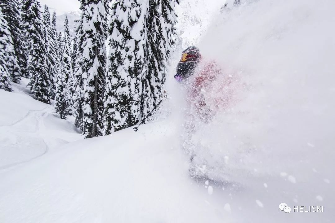 粉雪陡坡滑行技巧,可可托海粉雪滑行技巧