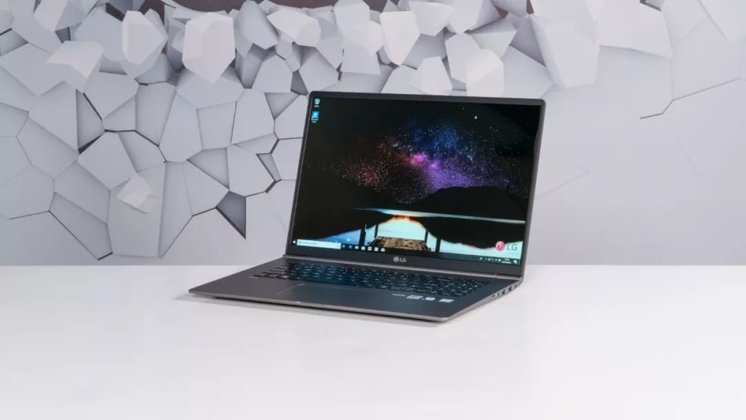 今天是母亲节，聊聊中老年人适合什么笔记本电脑