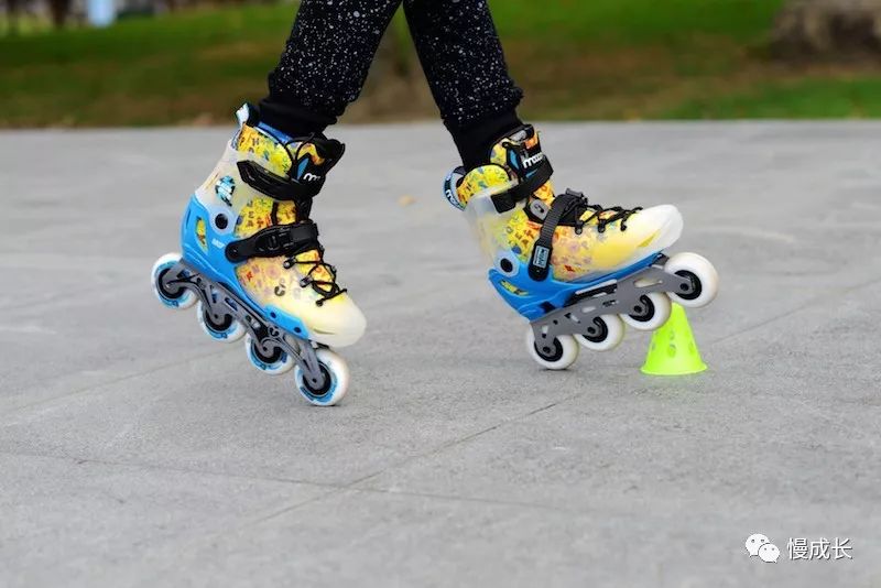 小孩学轮滑有什么好处,孩子学轮滑的好处
