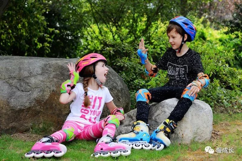 小孩学轮滑有什么好处,孩子学轮滑的好处
