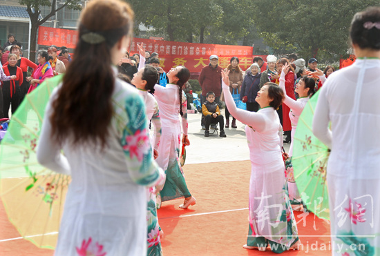 雷锋精神让南京河西双和园社区展新颜