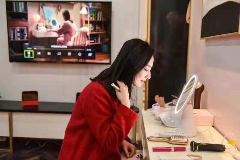 人均每年在天猫购买3.3支口红，还不分男女！我觉得自己严重拖后腿了，你呢？