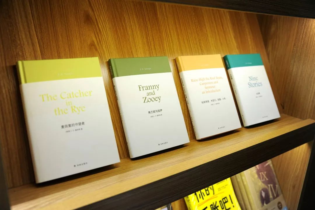 我花一个月读完了他的所有书，巨爽！