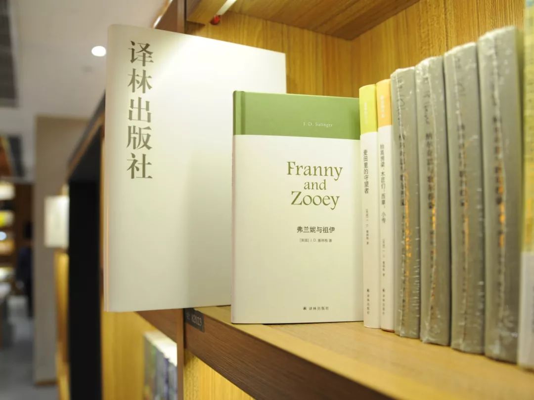 我花一个月读完了他的所有书，巨爽！