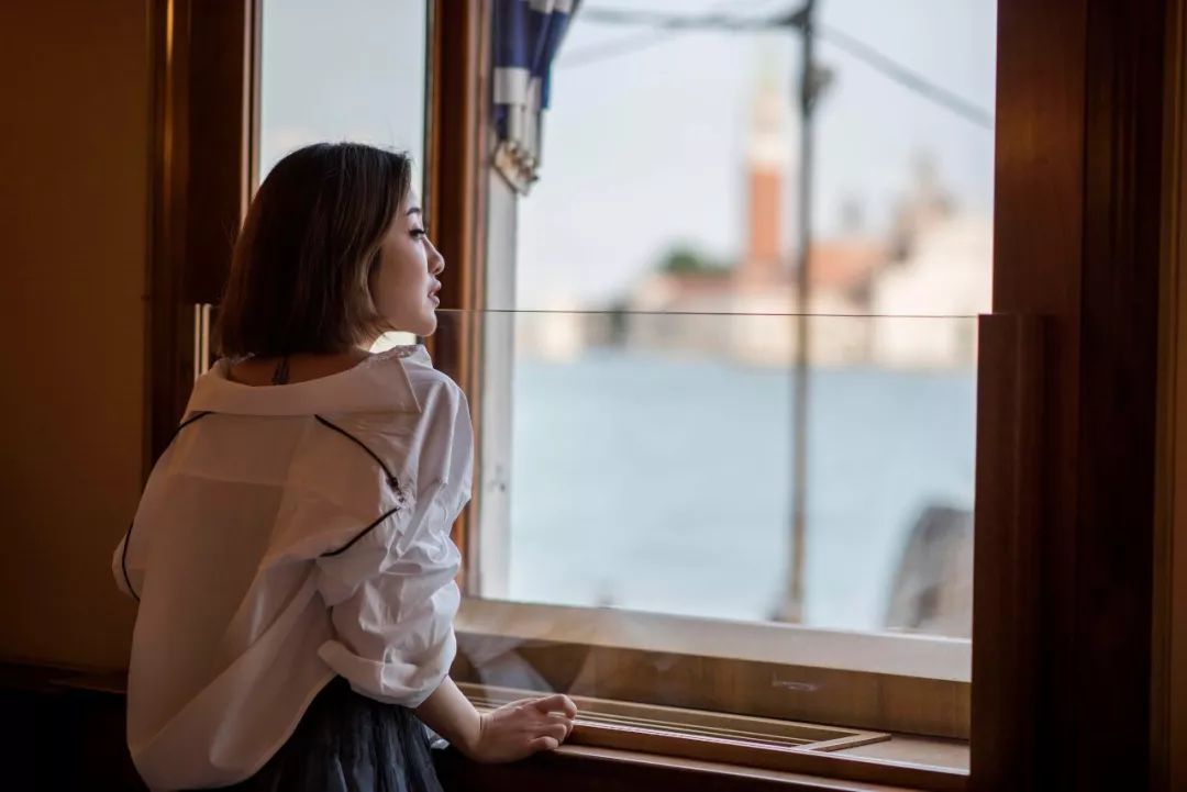 为什么白衬衫不能随便穿,为什么白衬衫是职业装