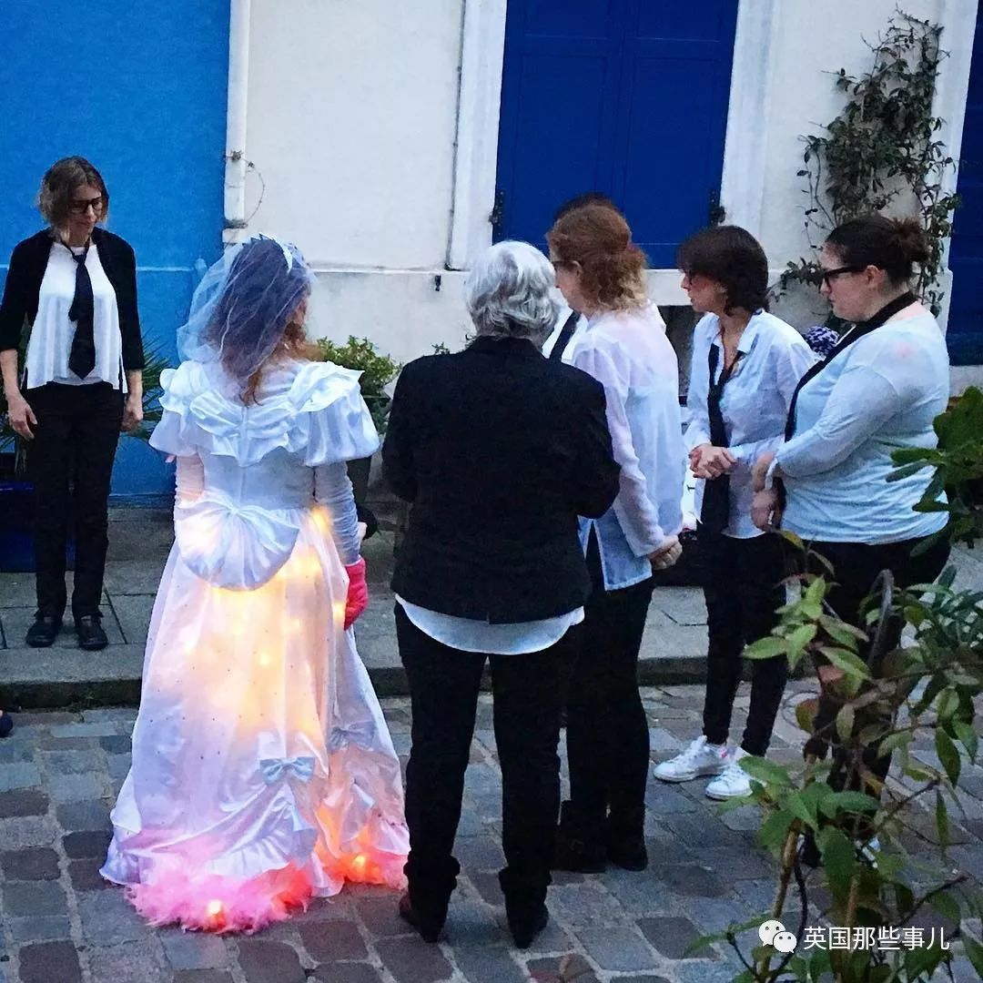 当自家门口变成网红打卡地 (一不小心家门口成了网红打卡地)