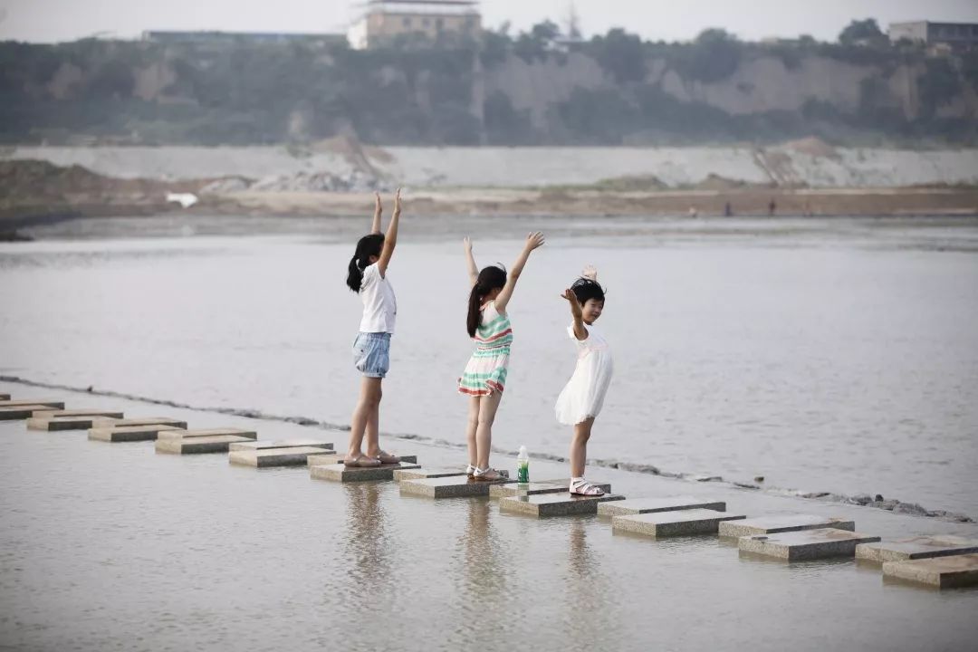 今日惊蛰！这条河已经悦动春的旋律～