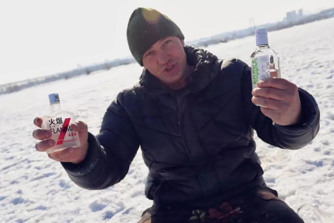 小酒展现“外交”魅力，中俄建交70周年，文化交融火爆之夜