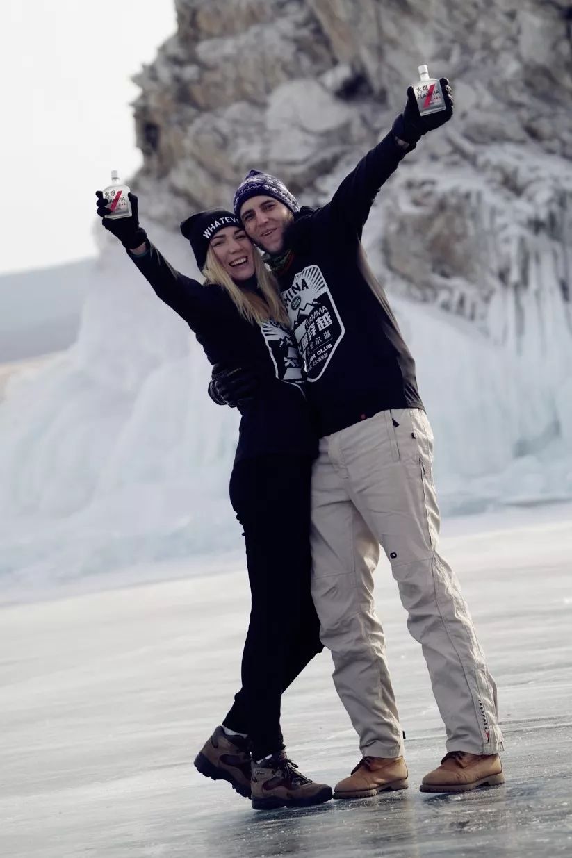 小酒展现“外交”魅力，中俄建交70周年，文化交融火爆之夜