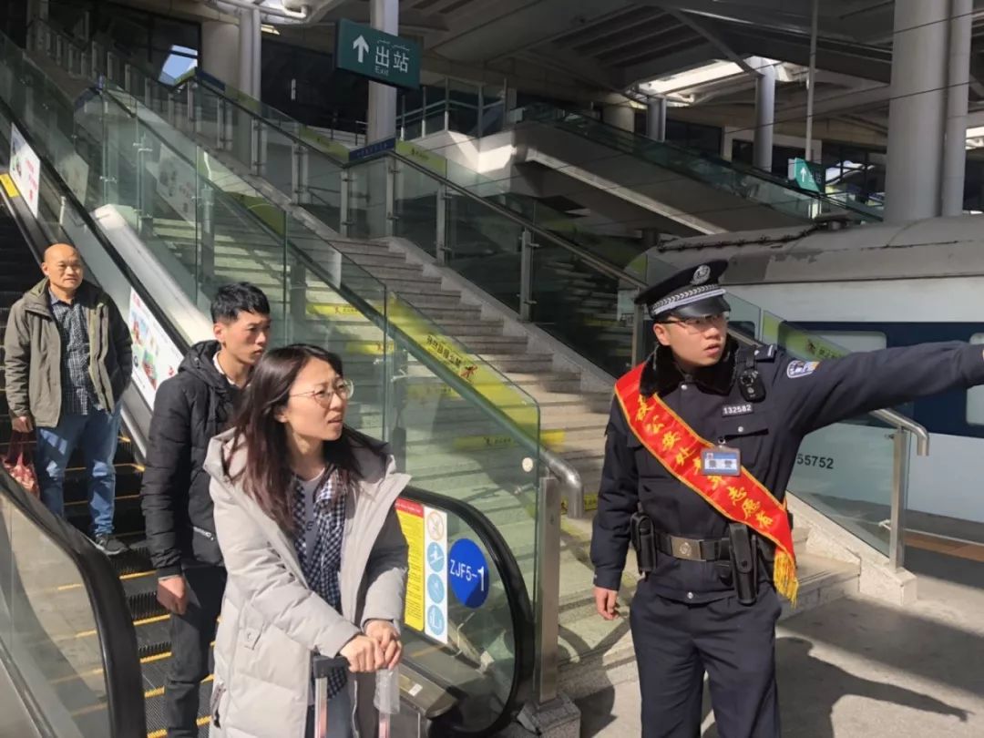 护航*会两**|乌鲁木齐乘警支队：“前路漫漫，我们从未停下脚步！”