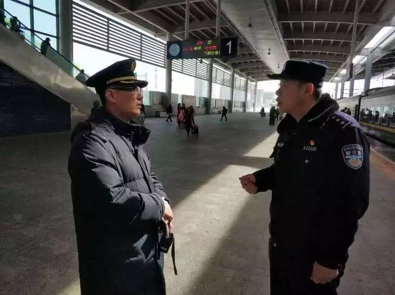 护航*会两**|乌鲁木齐乘警支队:“前路漫漫,我们从未停下脚步!”