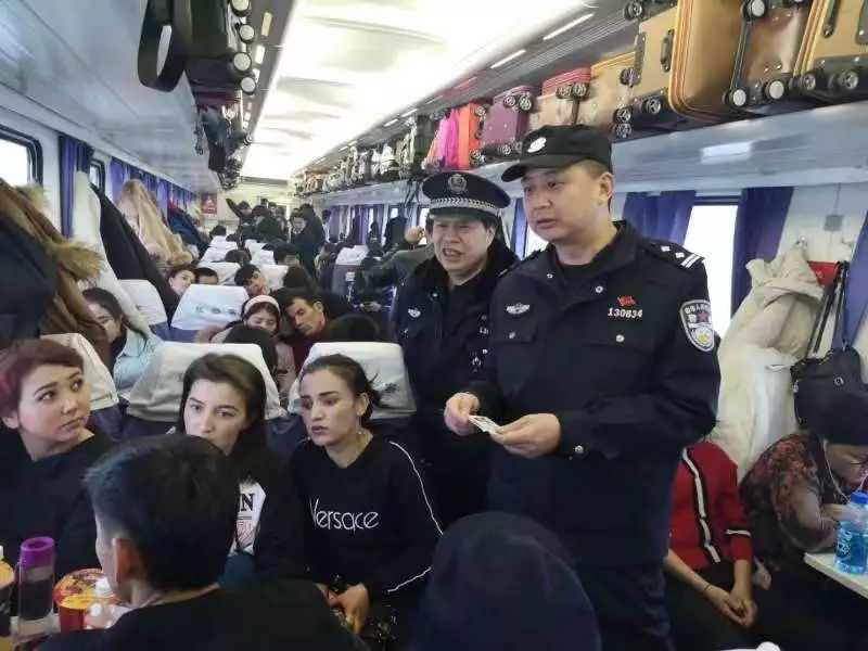 护航*会两**|乌鲁木齐乘警支队:“前路漫漫,我们从未停下脚步!”