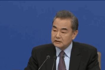 十大表情包来了!王毅记者会这几个小细节暖化网友(附对照翻译)