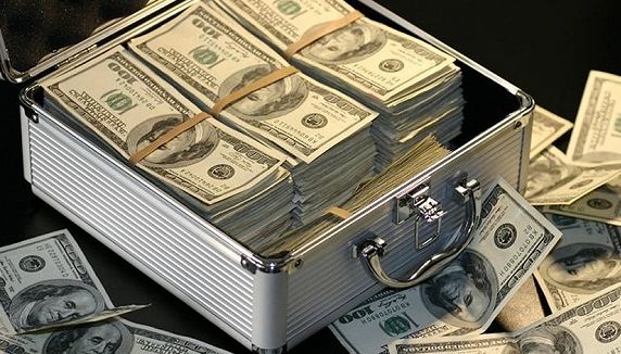 英国大量冻结中国留学生账户！疑似与洗钱、代购相关