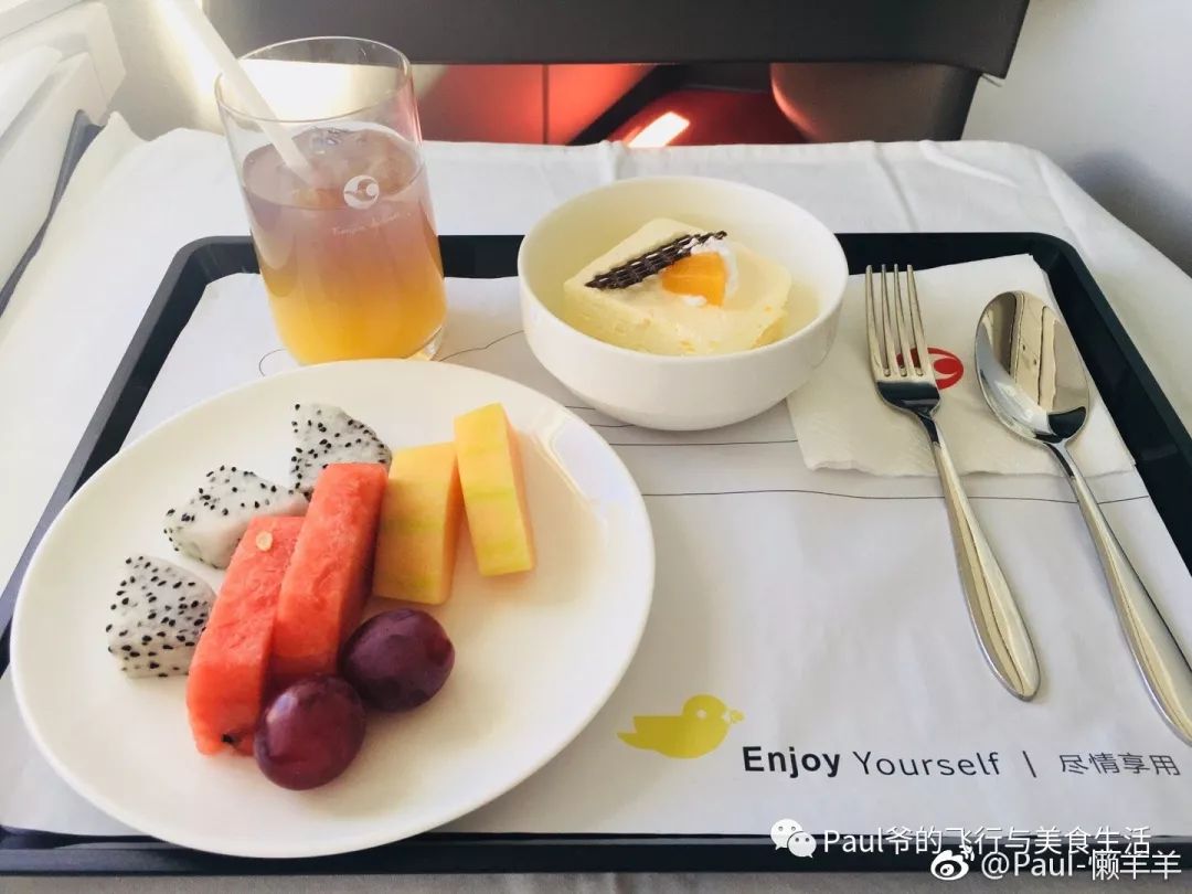 空姐告诉你什么东西可以带上飞机,空乘飞行必备的私人物品