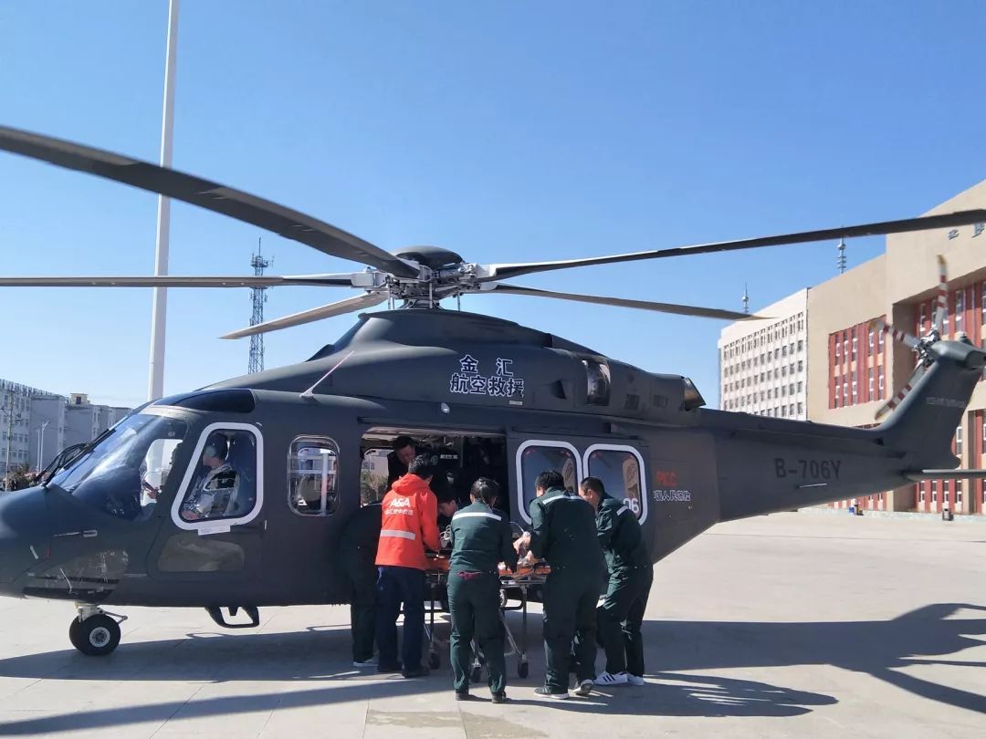 直升机撤离后是什么样子,直升机对地俯冲