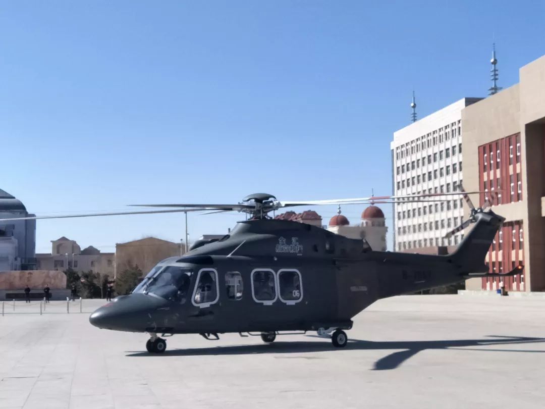 直升机撤离后是什么样子,直升机对地俯冲