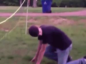 ▶昨天老妈教弟弟做作业,我弟不动脑筋思考,每道题都问...