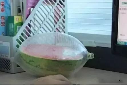 ▶昨天老妈教弟弟做作业,我弟不动脑筋思考,每道题都问...