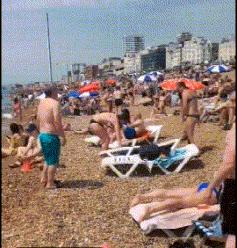 ▶昨天老妈教弟弟做作业,我弟不动脑筋思考,每道题都问...