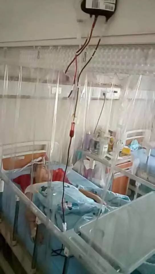 7岁女孩白血病想上学,我想回学校上课