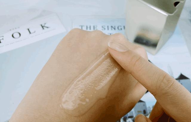 张嘉倪同款月光宝盒精华液,张嘉倪给人涂保湿美白精华液