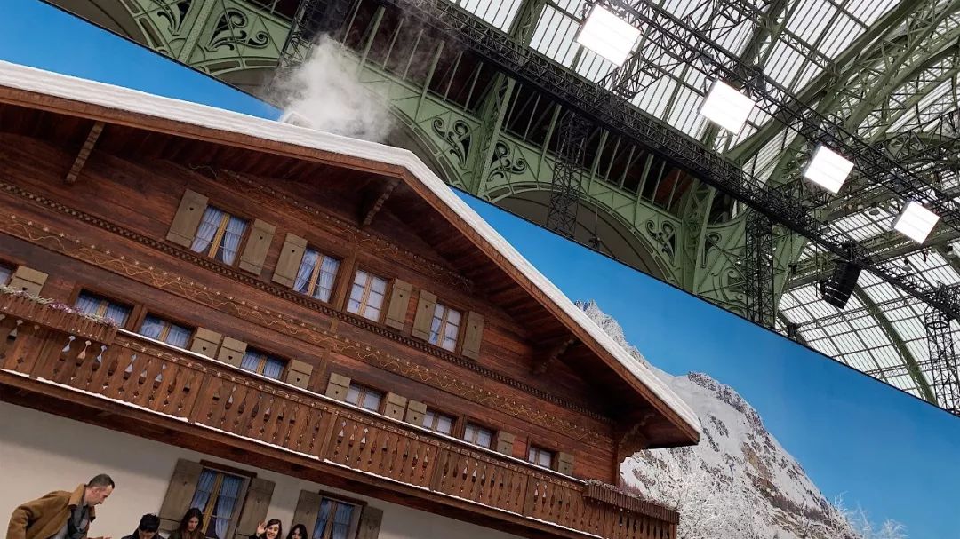 别哭|更美的香奈儿会继续...