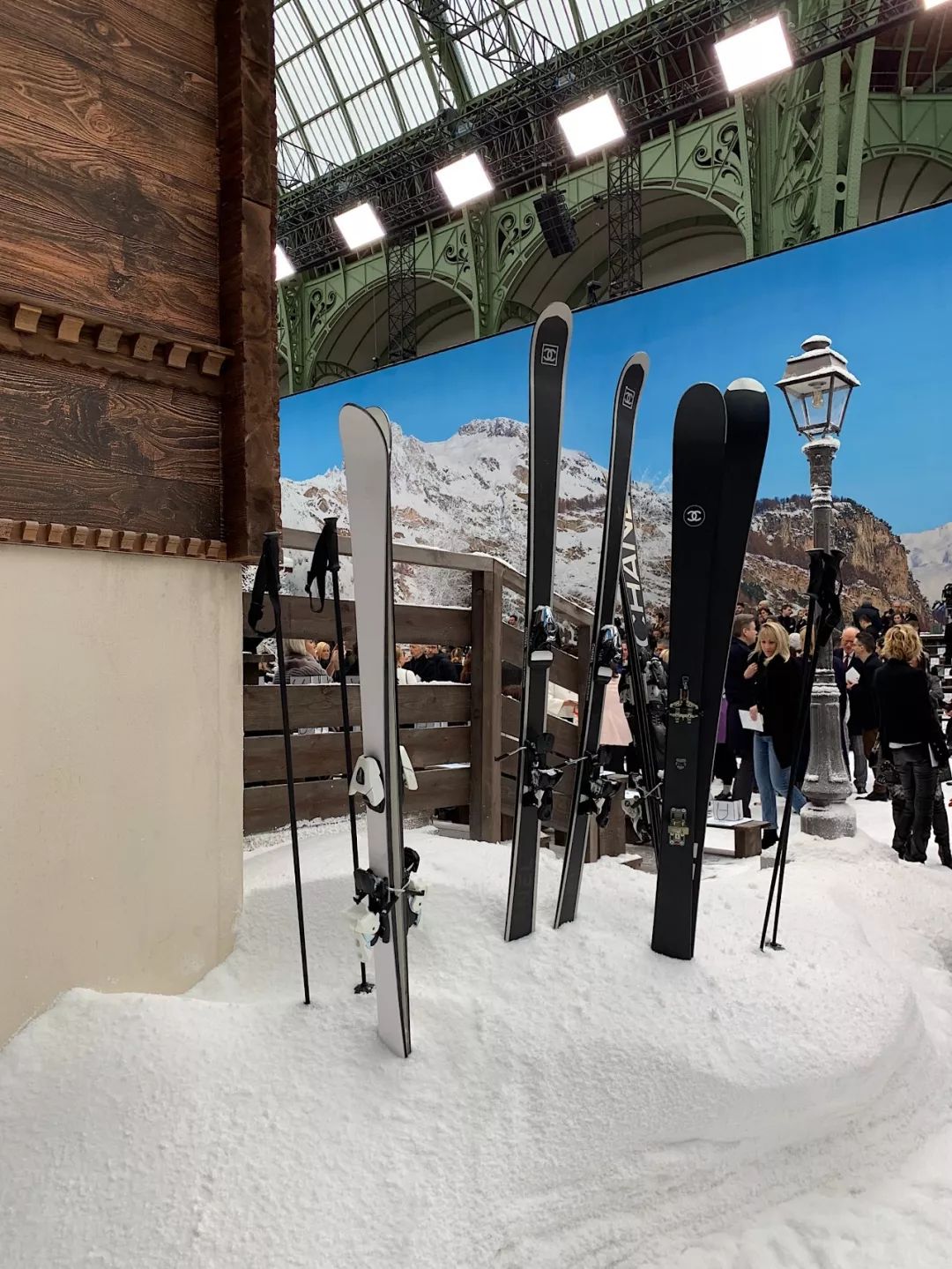 别哭|更美的香奈儿会继续...