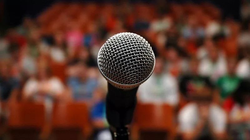 *会两**上,书记省长当起了“超级推销员”