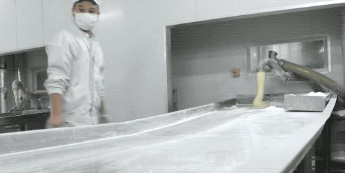 大白兔奶糖流水线包装,大白兔奶糖工厂流水线