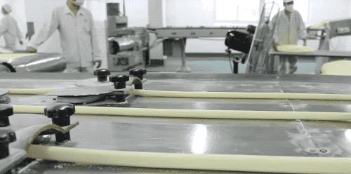 大白兔奶糖流水线包装,大白兔奶糖工厂流水线