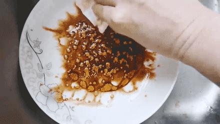 油烟机脏了不用拆也不用卸,清理油烟机小窍门图解大全